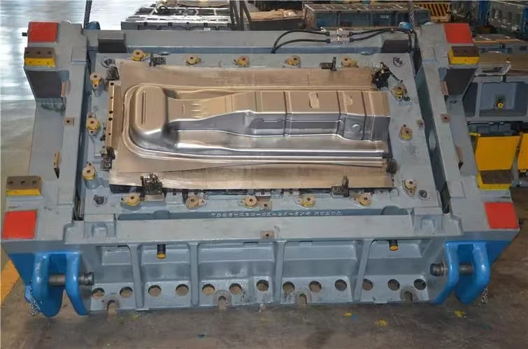 汽車(chē)模具.jpg